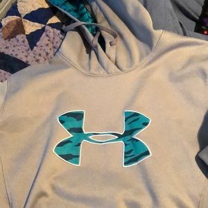 Under Armor sweatshirt